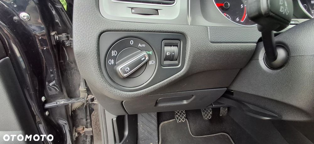 Volkswagen Golf 2.0 TDI BlueMotion Technology Lounge - 23