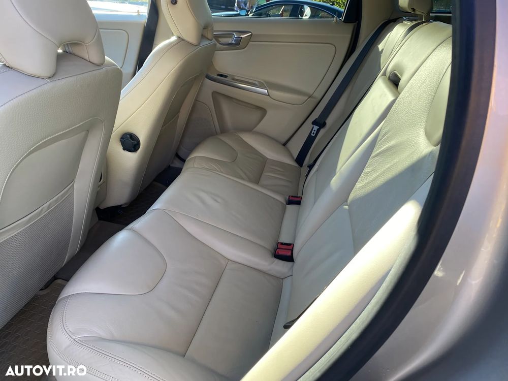Volvo XC 60 D5 AWD Summum - 11