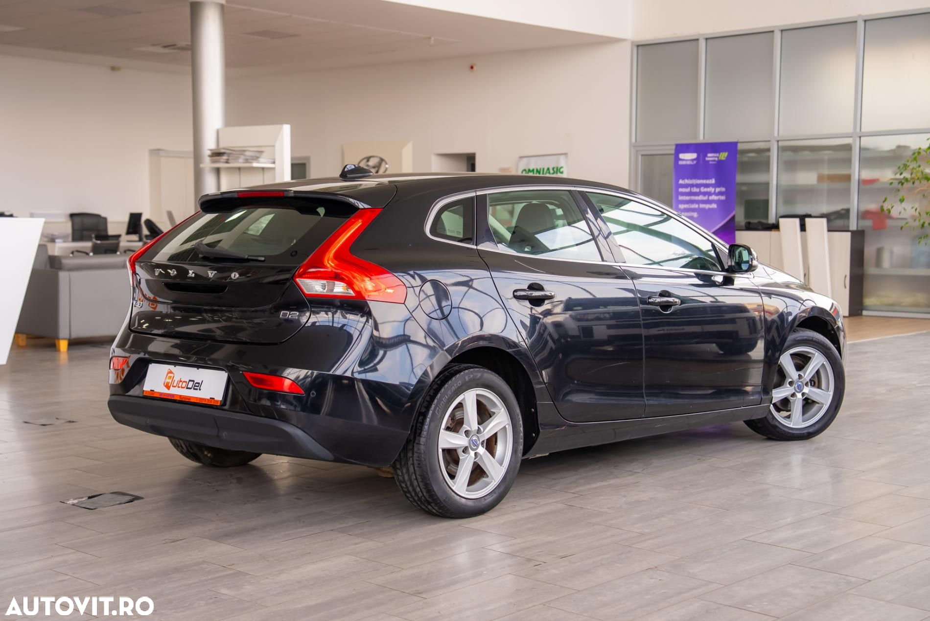 Volvo V40 D2 Momentum - 4