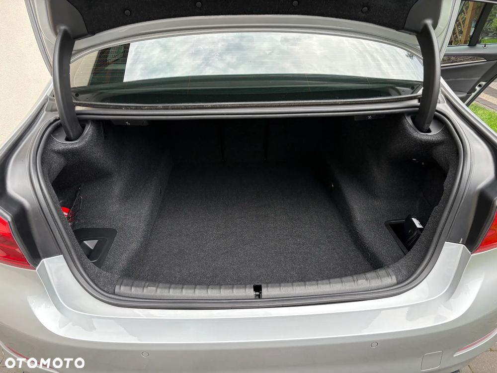 BMW Seria 5 540i Luxury Line - 12