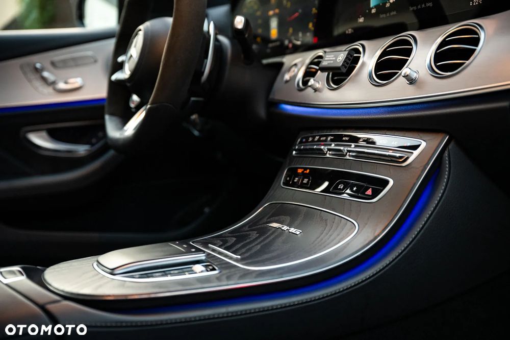 Mercedes-Benz Klasa E AMG 63 S 4-Matic+ - 23
