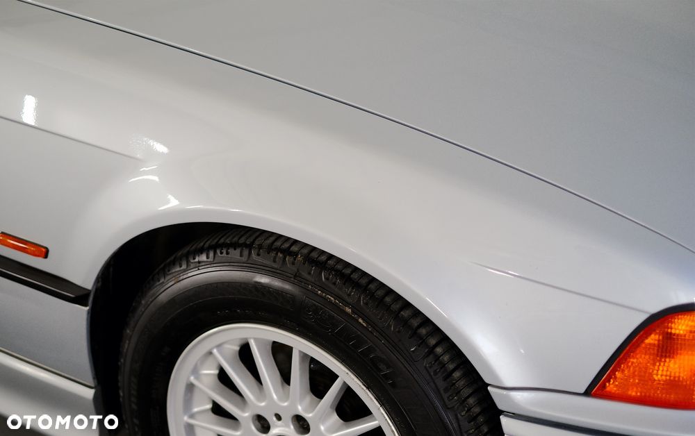 BMW Seria 3 323i - 11