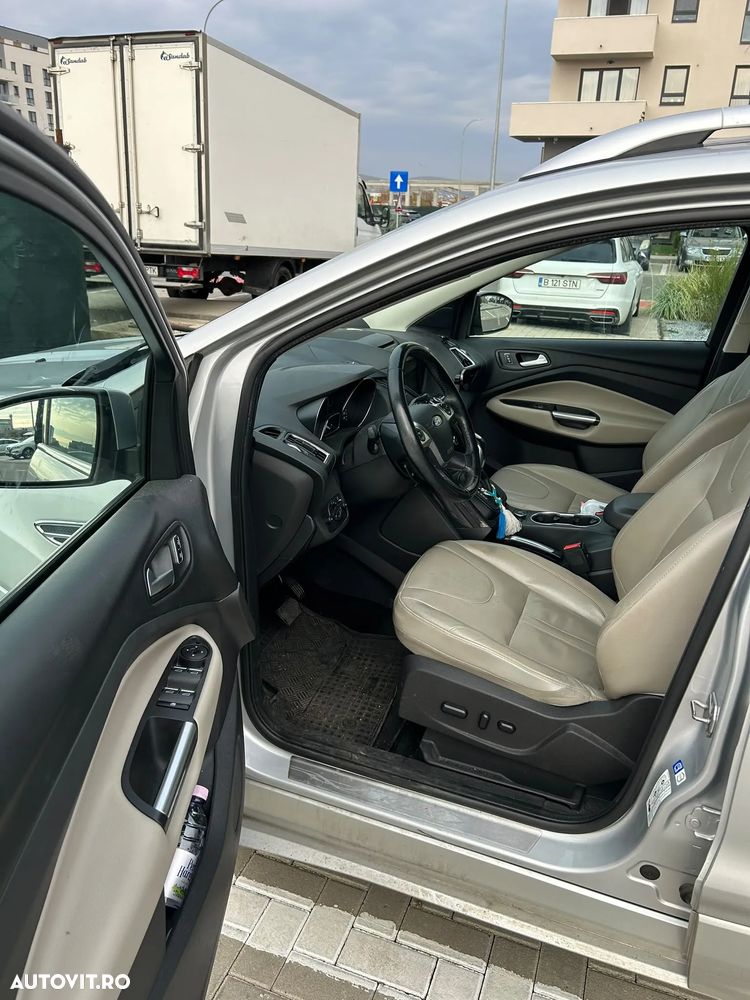 Ford Kuga 2.0 TDCi Powershift 4WD Titanium - 11