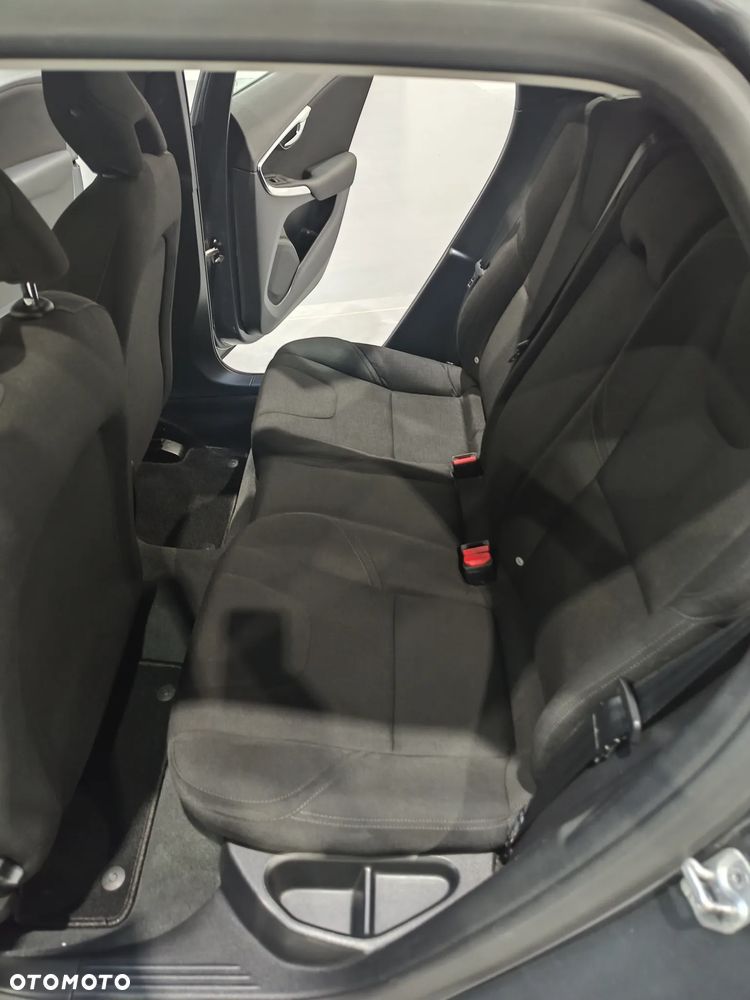 Volvo V40 D2 - 9