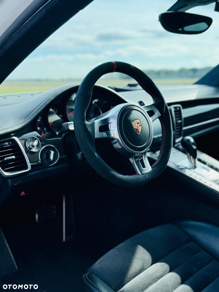 Porsche Panamera - 17
