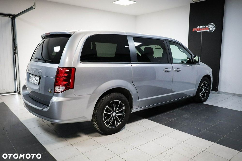 Dodge Grand Caravan - 11