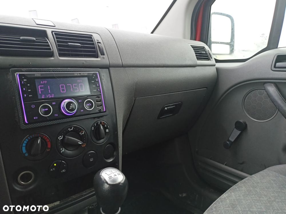 Ford Tourneo Connect - 11