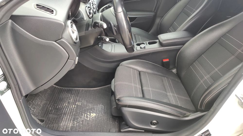 Mercedes-Benz CLA 200 7G-DCT - 12
