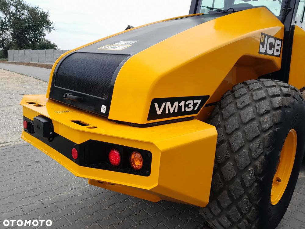 JCB VM137D - 16