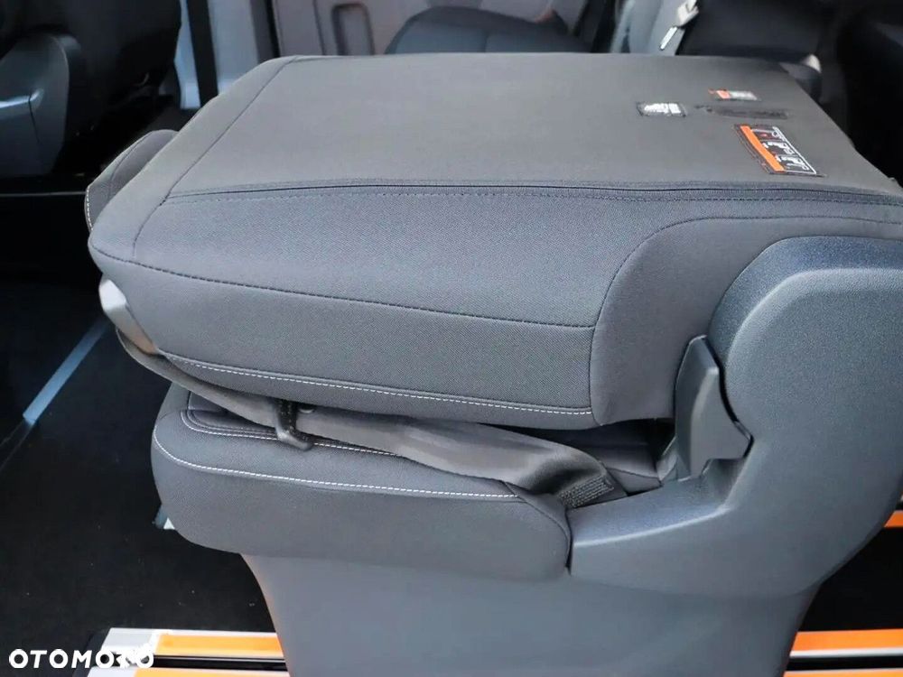 Ford Tourneo Custom - 17