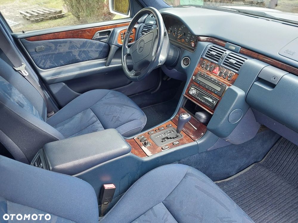 Mercedes-Benz Klasa E - 9