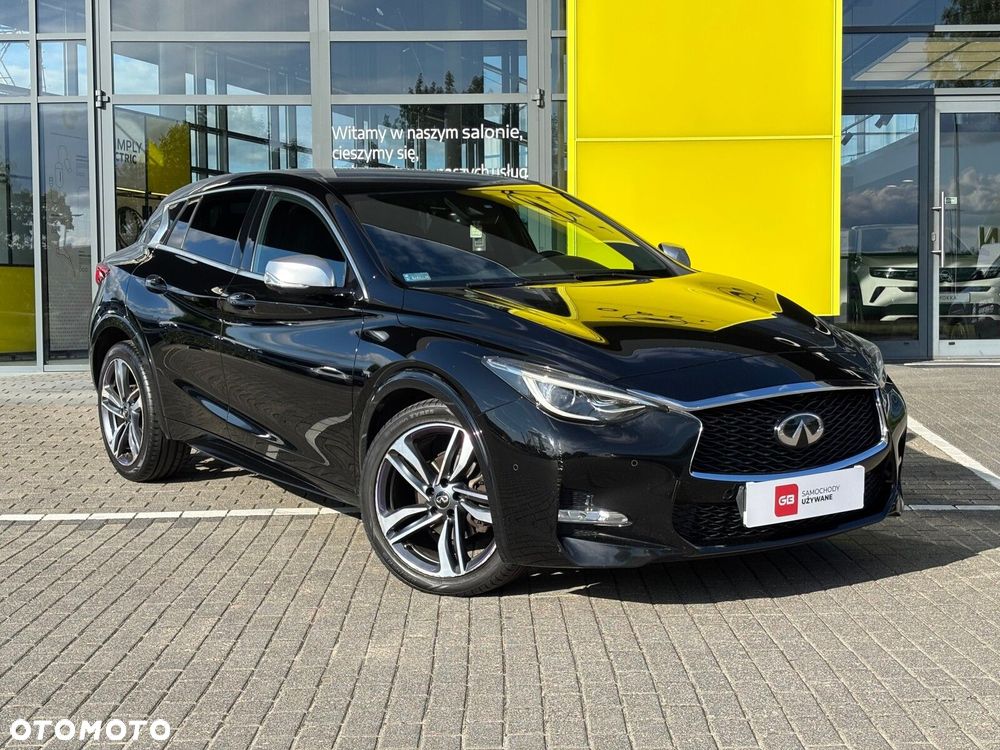 Infiniti Q30 - 4