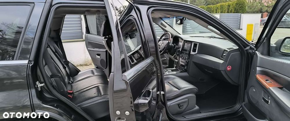 Jeep Grand Cherokee - 30