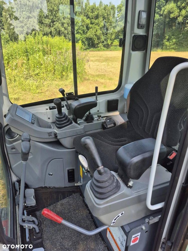 Takeuchi TB216 - 13