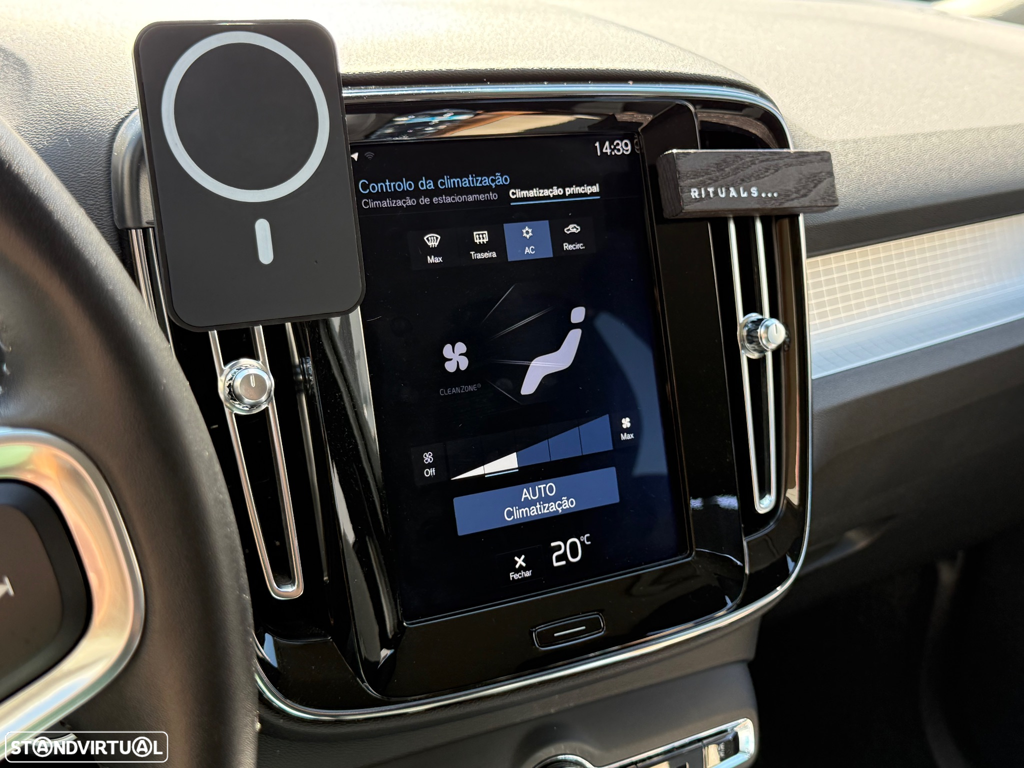 Volvo XC 40 2.0 D3 Momentum Plus - 23
