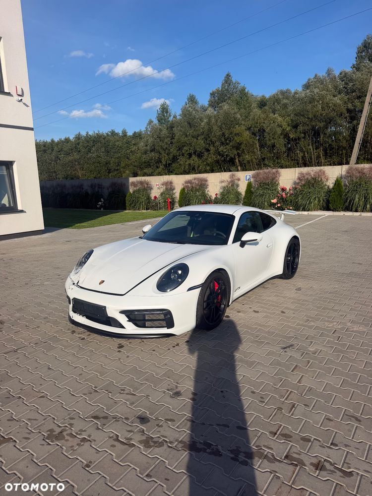 Porsche 911 Carrera 4 GTS - 1