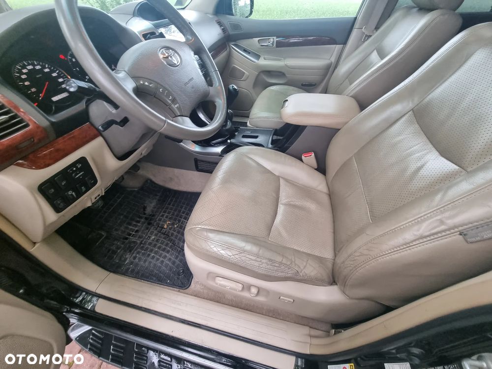 Toyota Land Cruiser - 16