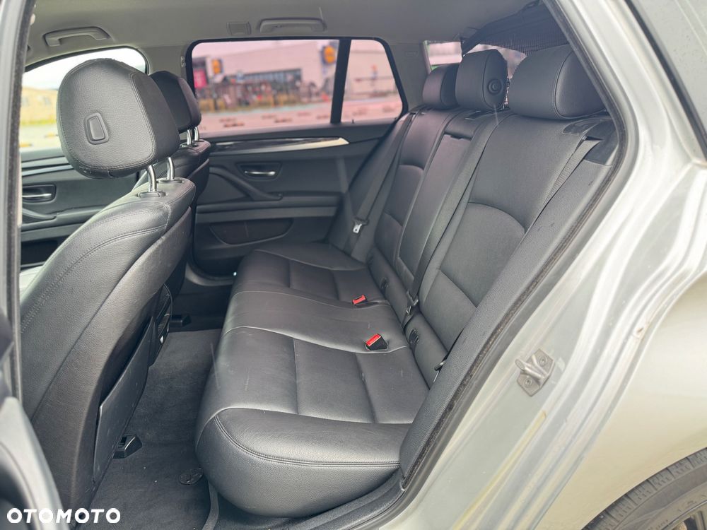 BMW Seria 5 525d Sport-Aut Luxury Line - 13
