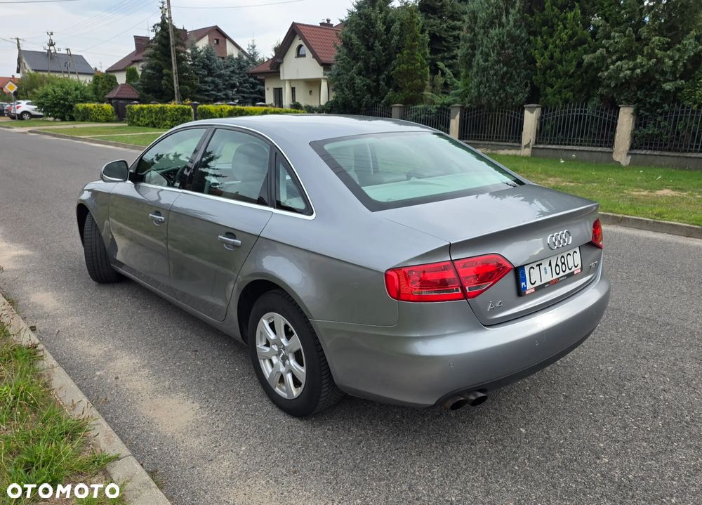 Audi A4 Limousine - 8