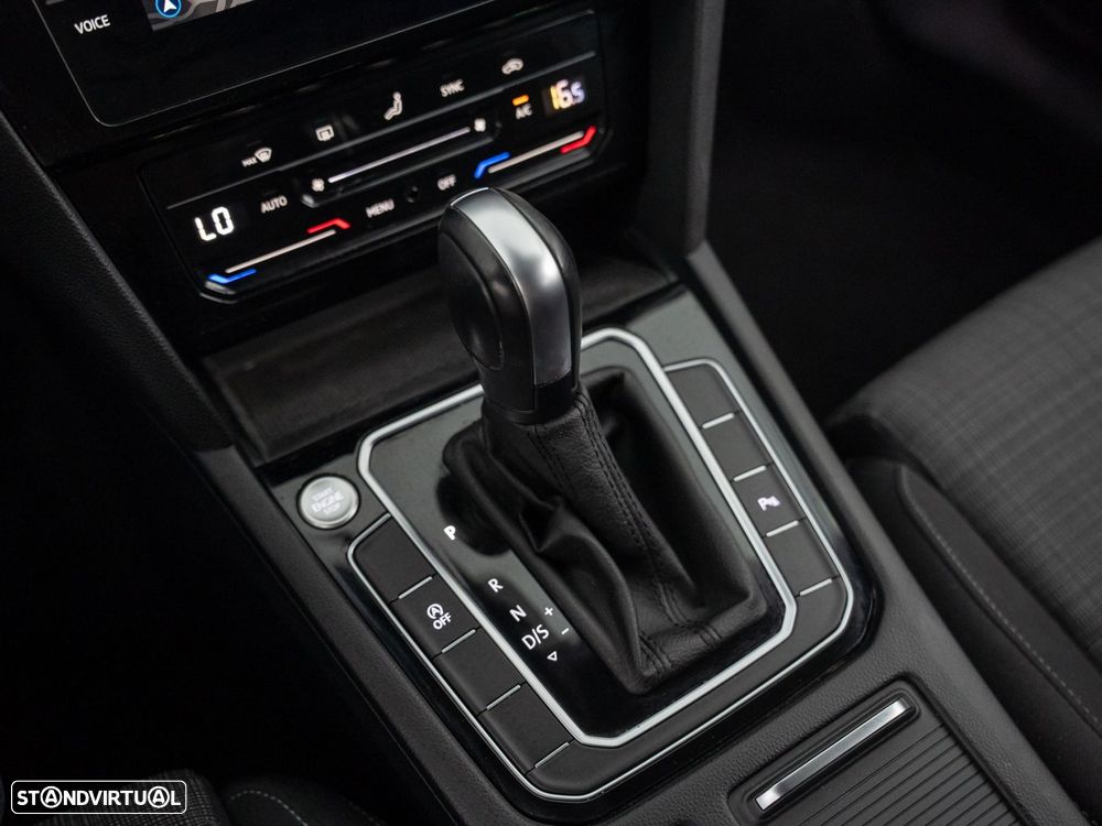 VW Passat Variant 2.0 TDI Business DSG - 24