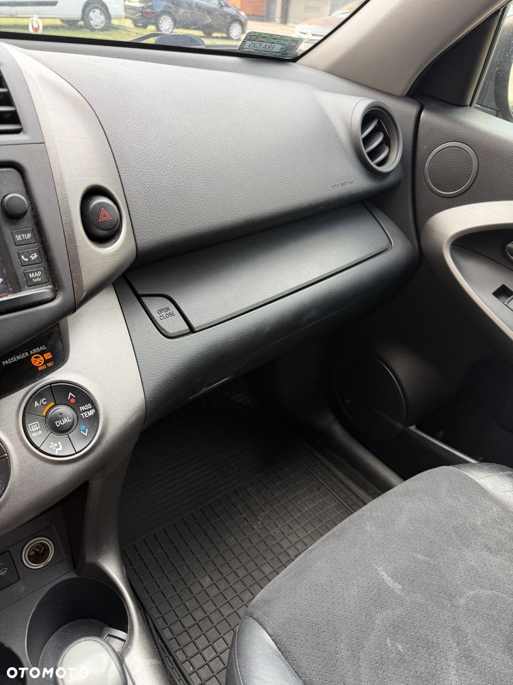 Toyota RAV4 2.2 D-CAT Premium - 21