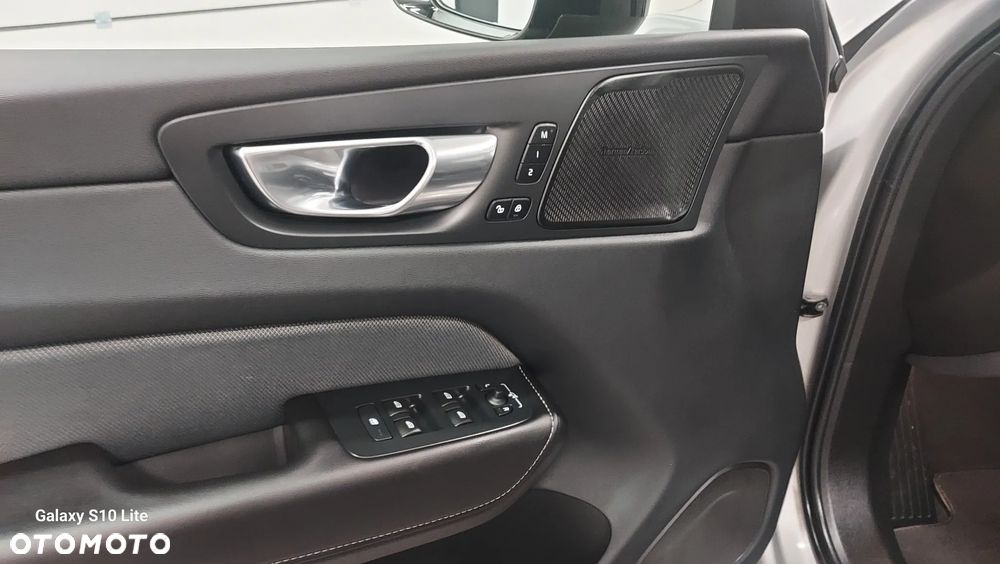 Volvo XC 60 B4 D AWD Ultimate Dark - 13