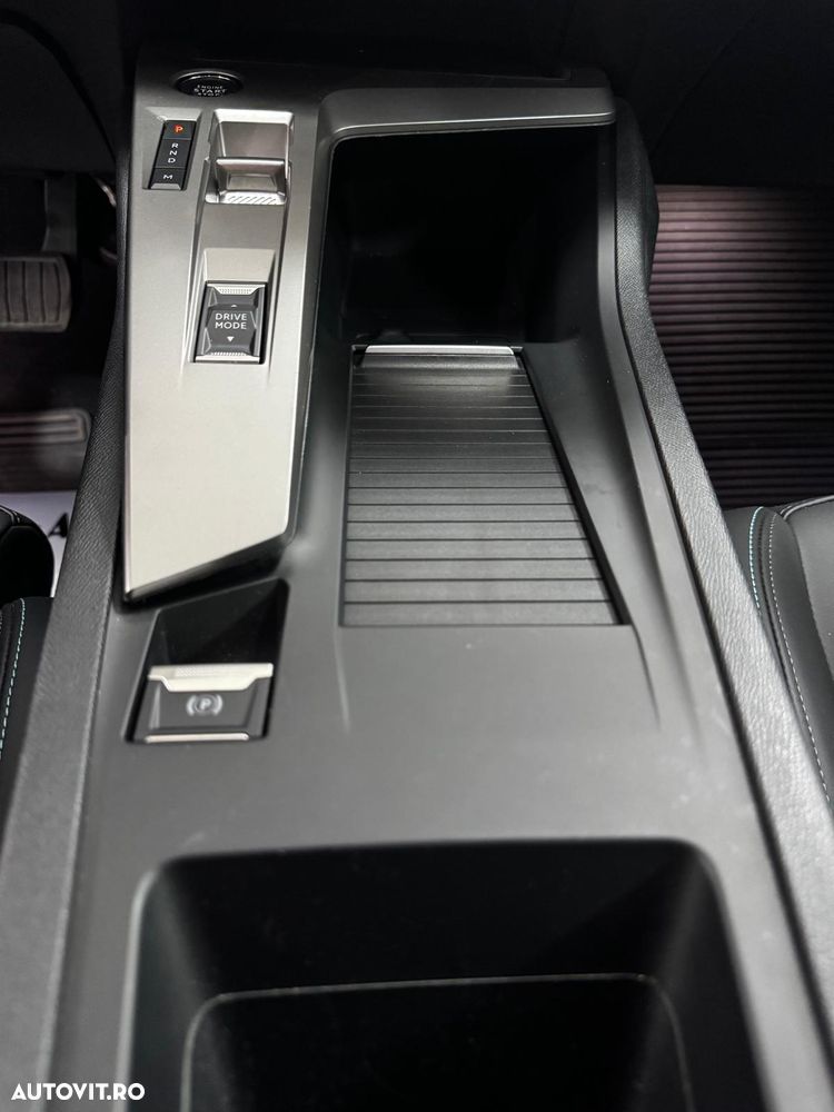 Peugeot 408 1.2L 136 e-DSC6 MHEV Allure - 25