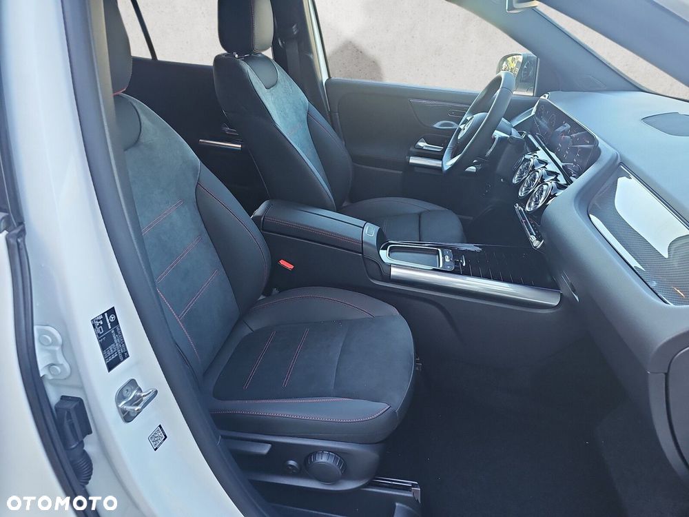 Mercedes-Benz GLA - 15