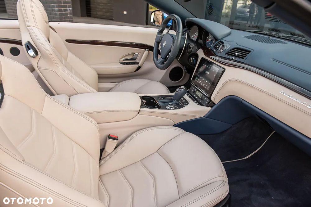 Maserati GranCabrio - 25