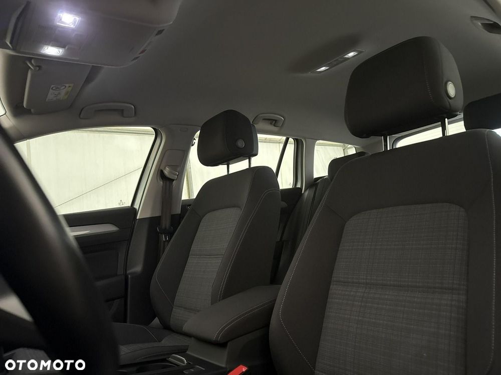 Volkswagen Passat - 12