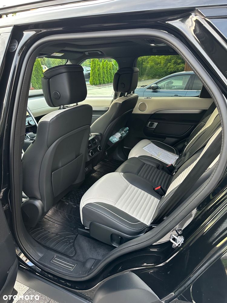 Land Rover Discovery D300 R-Dynamic HSE - 11