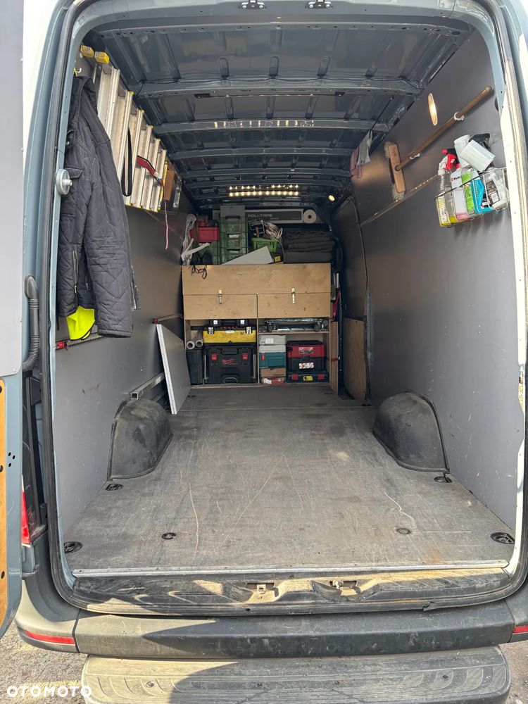 Mercedes-Benz Sprinter - 13
