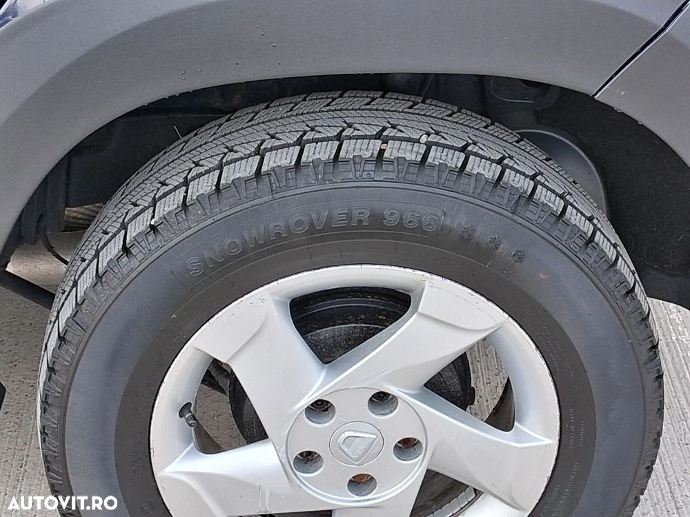 Dacia Duster 1.6 4x4 Laureate - 8