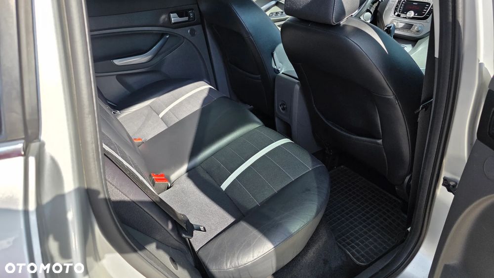 Ford Kuga 2.0 TDCi 2x4 Titanium - 20