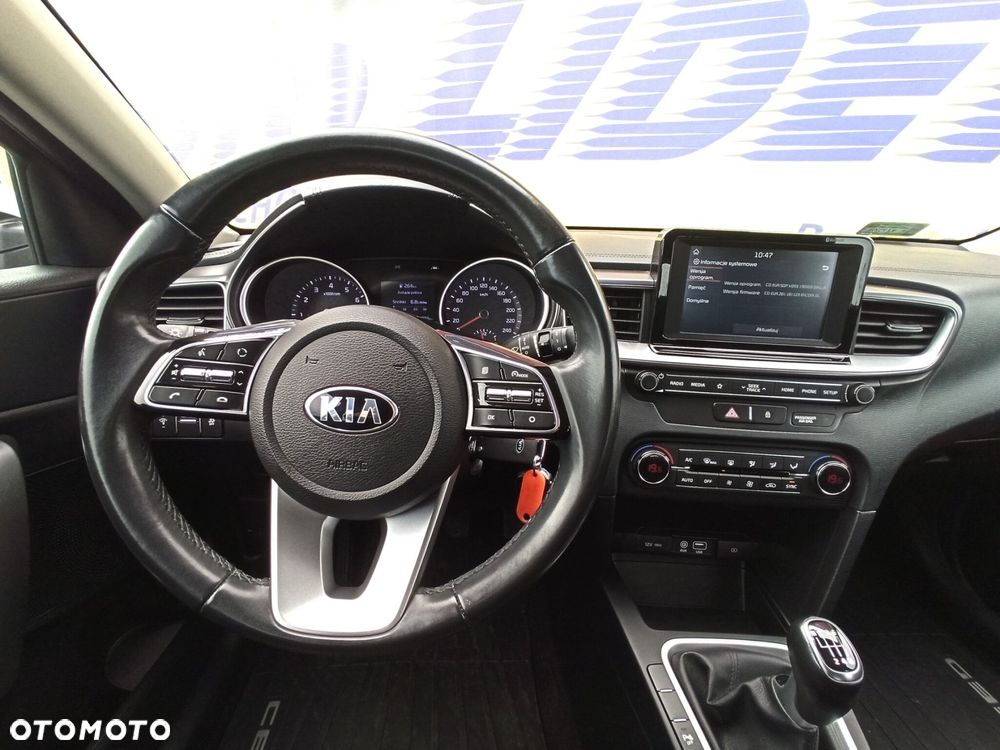 Kia Ceed - 16