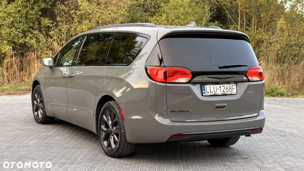 Chrysler Pacifica - 12