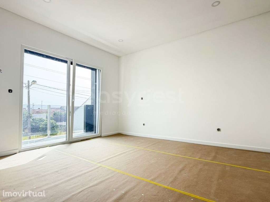 Moradia Geminada T3 Nova com Garagem, no Montijo - Grande imagem: 2/36