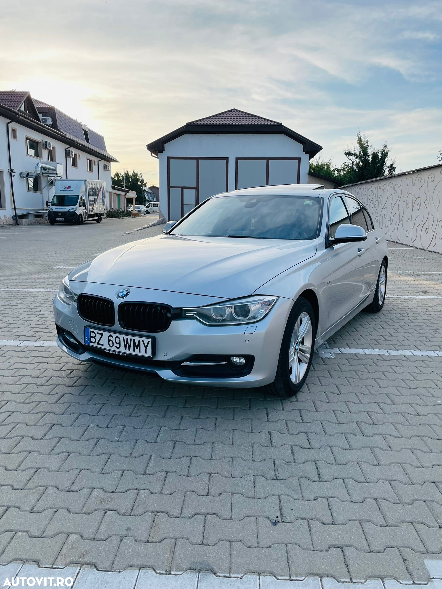 BMW Seria 3 320d Aut. Sport Line - 2