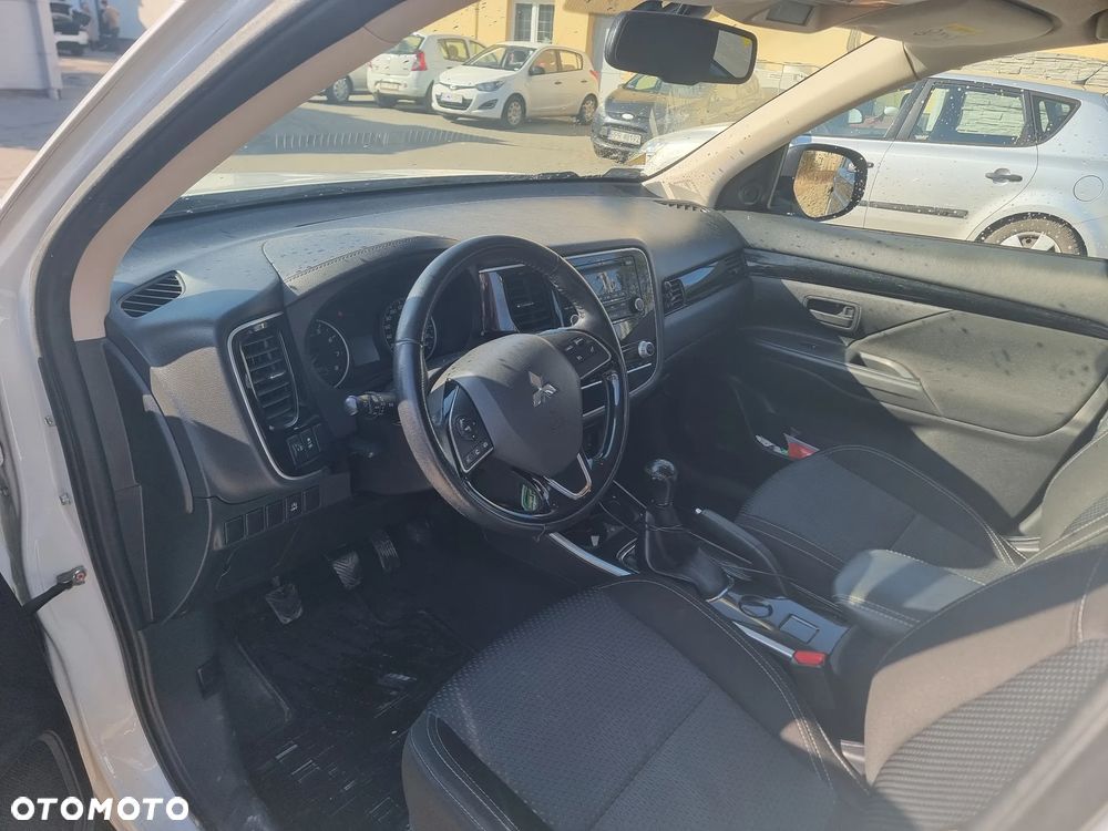 Mitsubishi Outlander - 7