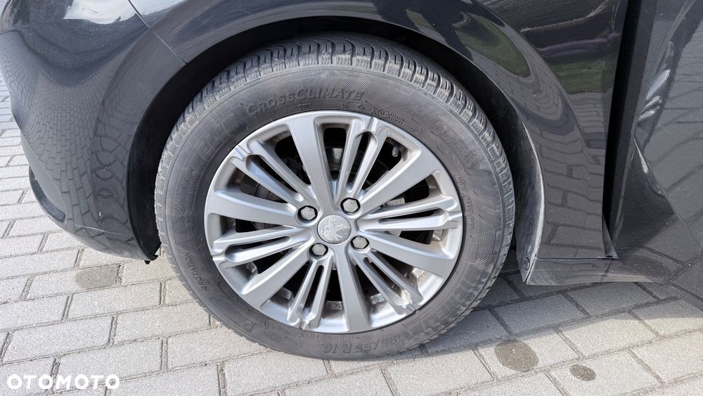Peugeot 208 82 VTI Allure - 21