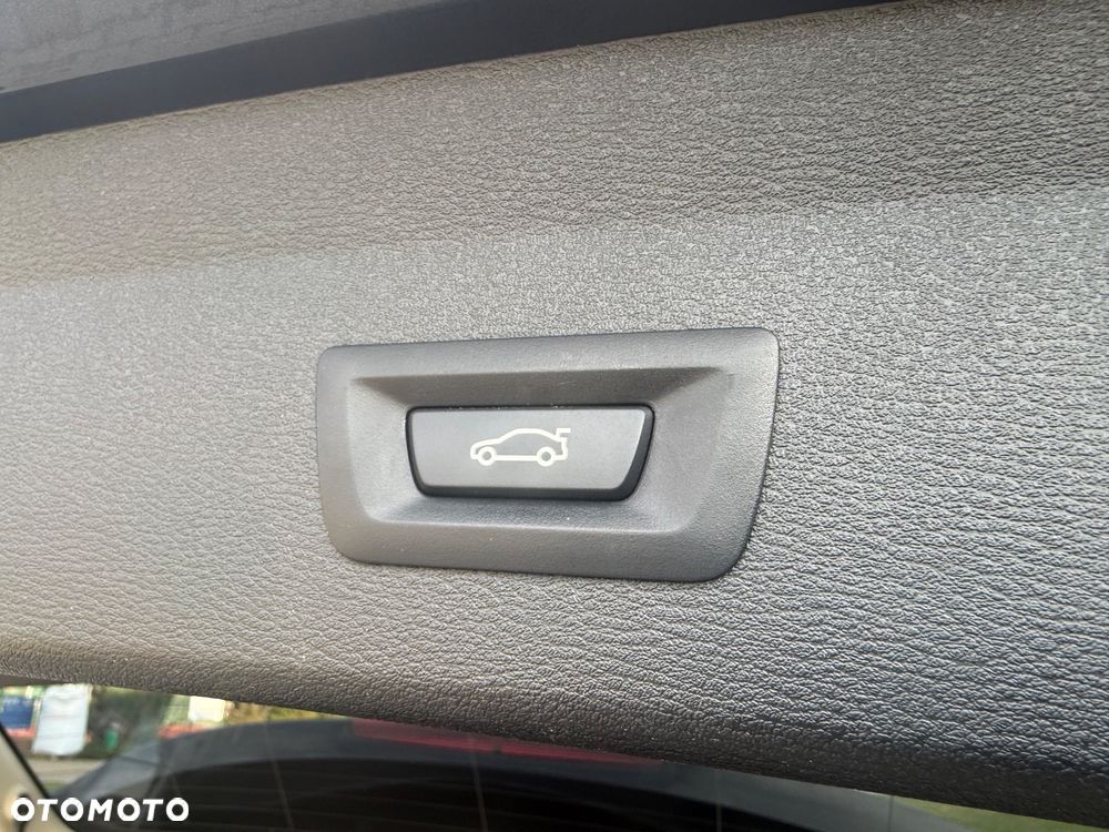 BMW X1 sDrive18i - 28