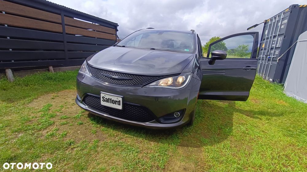 Chrysler Pacifica - 34