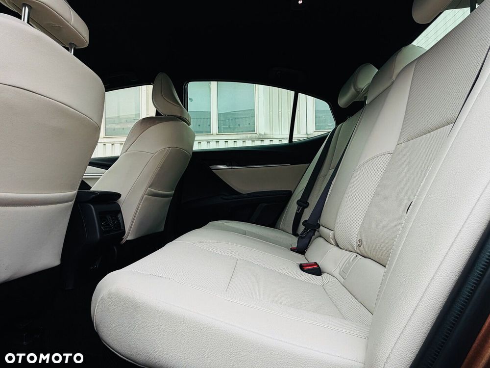 Toyota Camry - 20