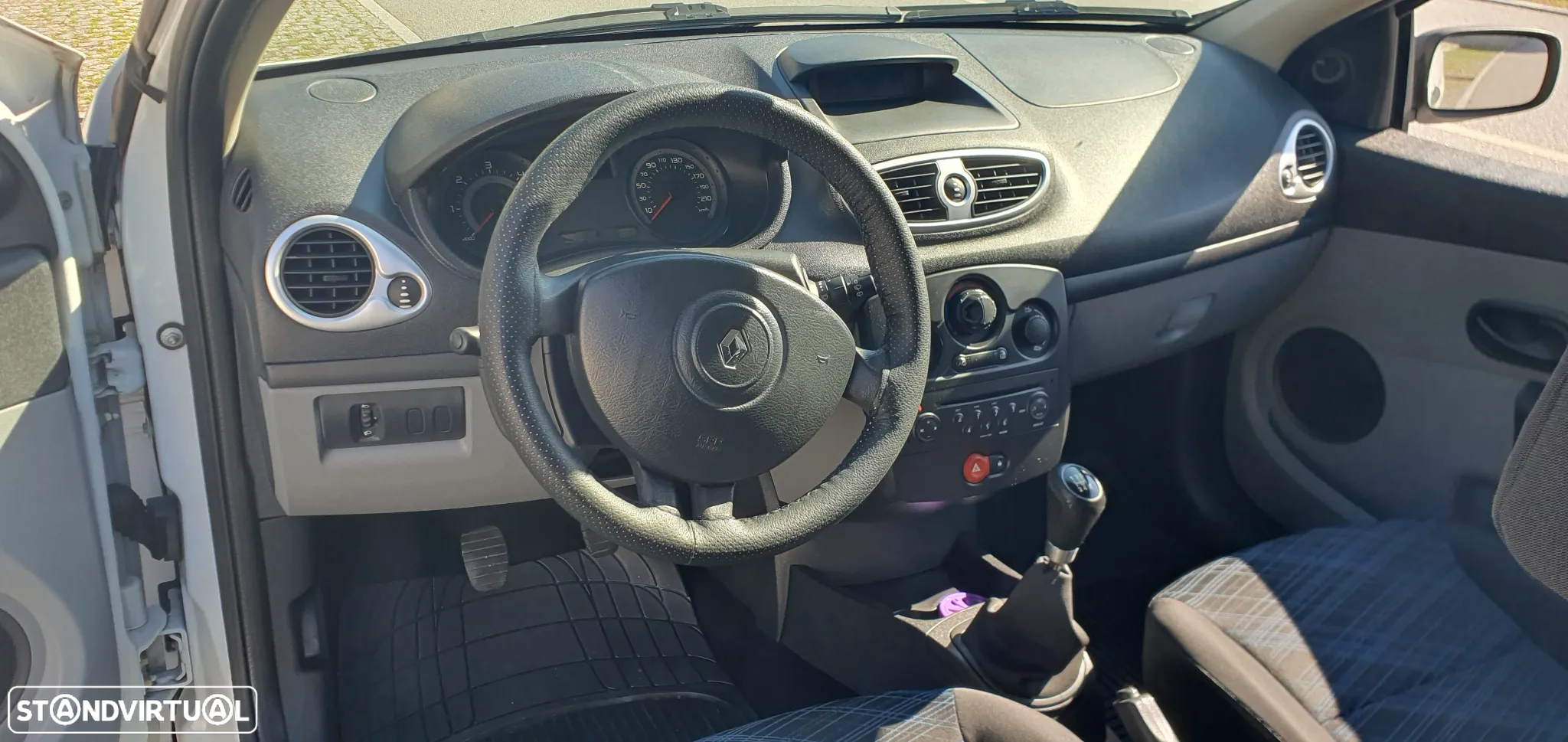 Renault Clio - 10