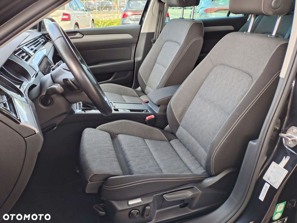 Volkswagen Passat - 12
