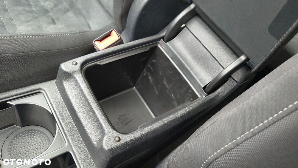 Volkswagen Touran - 31