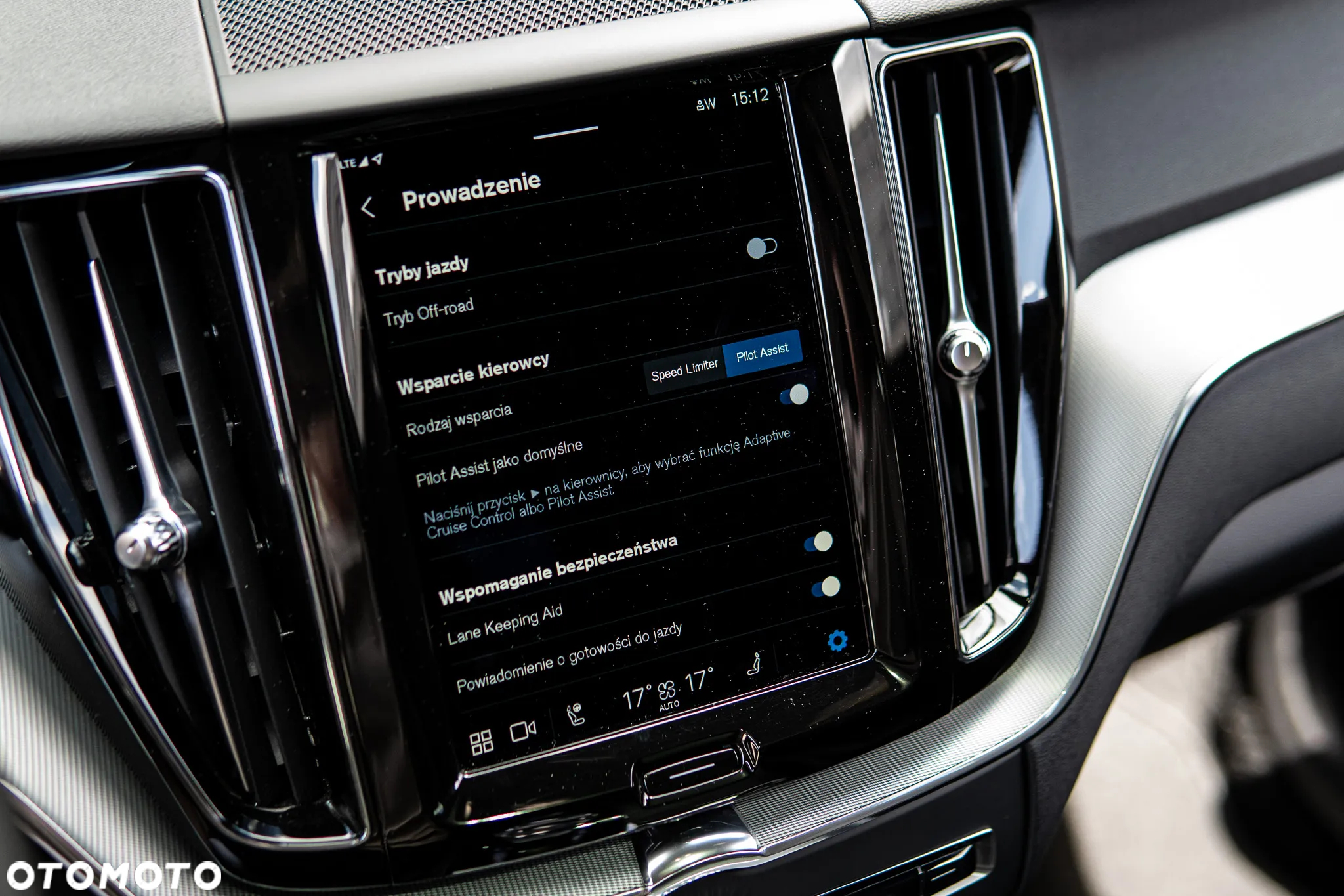 Volvo XC 60 B4 D AWD Plus Dark - 26