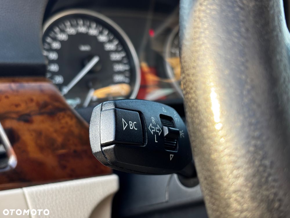 BMW Seria 3 325i - 21