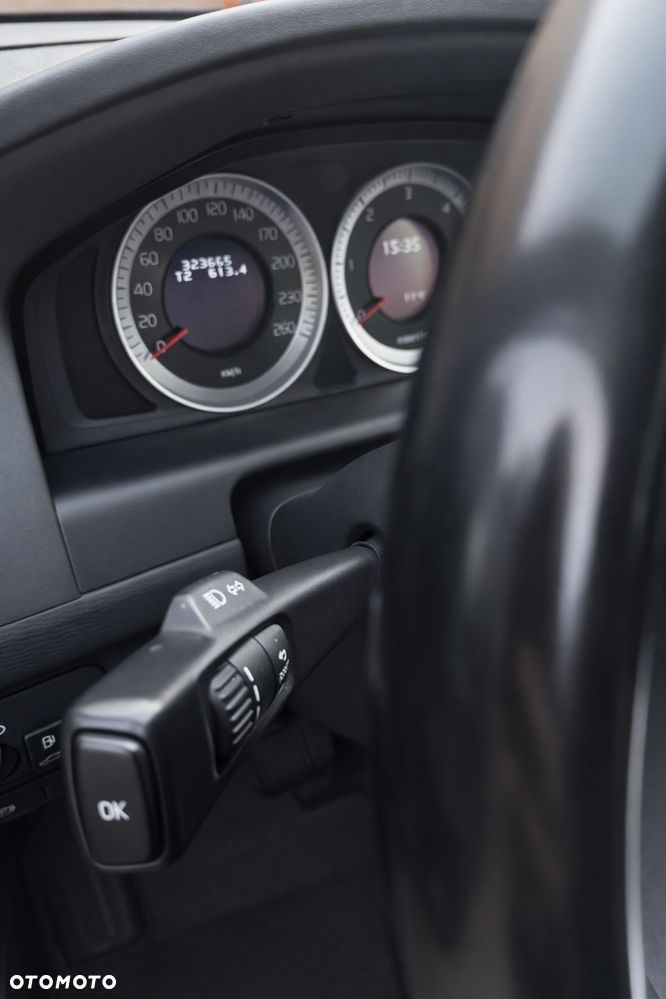 Volvo XC 60 D5 AWD Momentum - 4