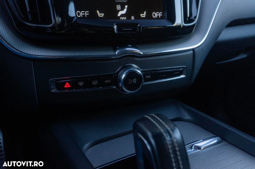 Volvo XC 60 Recharge T6 Twin Engine eAWD R-Design Expression - 25